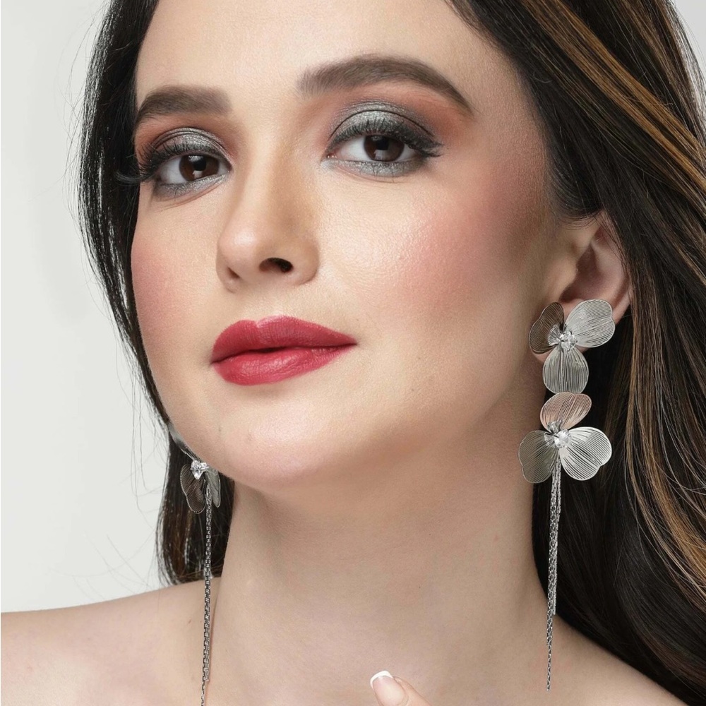 Cascading Silver Tassel & Crystal Rhinestone Dangle Statement Pierced Earrings‎ - Picture 3 of 11